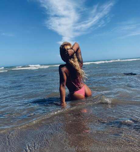 Emilydreamsss nude pornstar picture