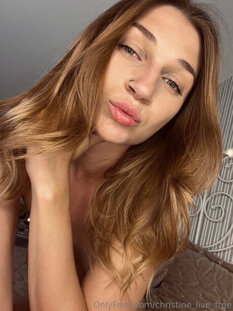Christine Live Free sexy model img