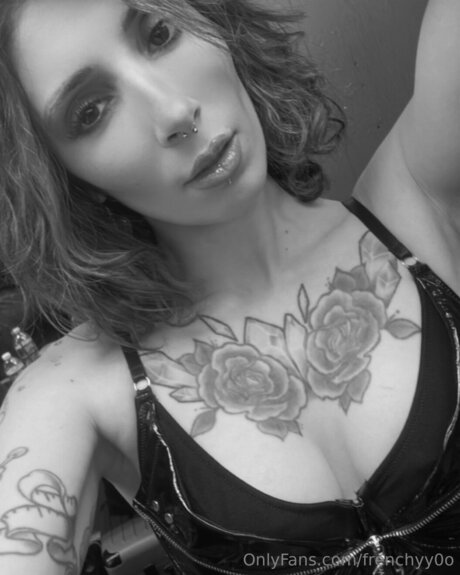 Frenchyy0o model porn galleries