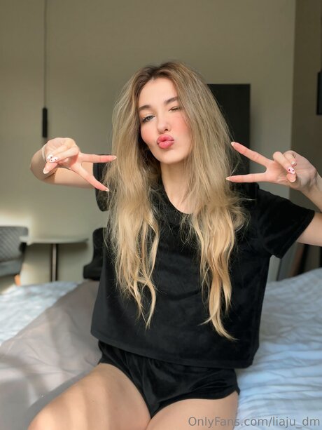 Liaju Dm pretty pornstar pic