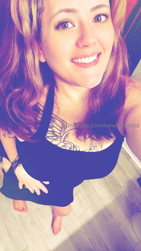 Honeylacedsd model naked img