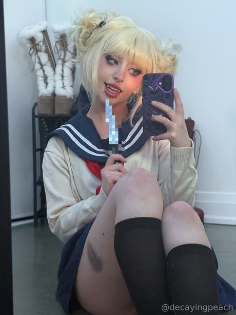 Decayingpeach porn model picture