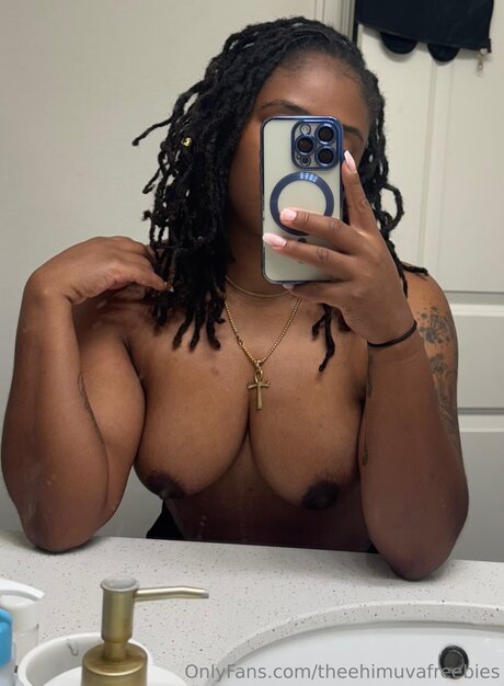 Theehimuvafreebies model naked photos