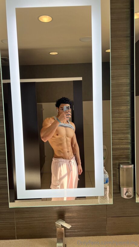 Tyzonking pornstar nudes pic