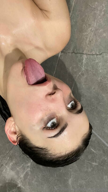 Itsisabellelee erotic model pic
