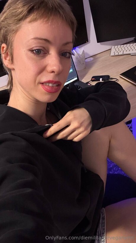Diemilitanteveganerin model naked galleries