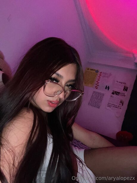 Aryalopezx model xxx pic