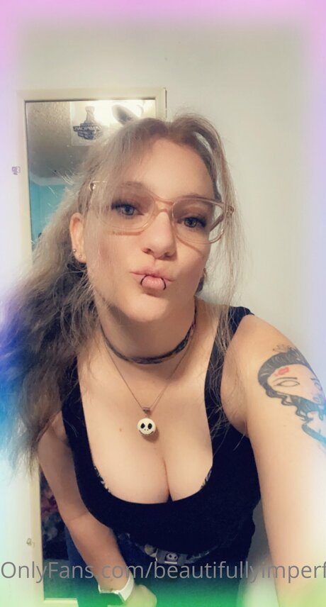 Beautifullyimperfectgeek pornstar adult pics