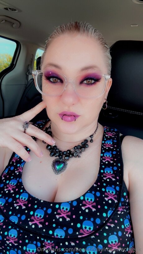 Beautifullyimperfectgeek pornstar hot images