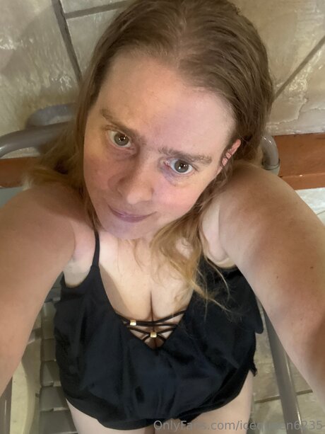 Icequeen6235 adult model archive