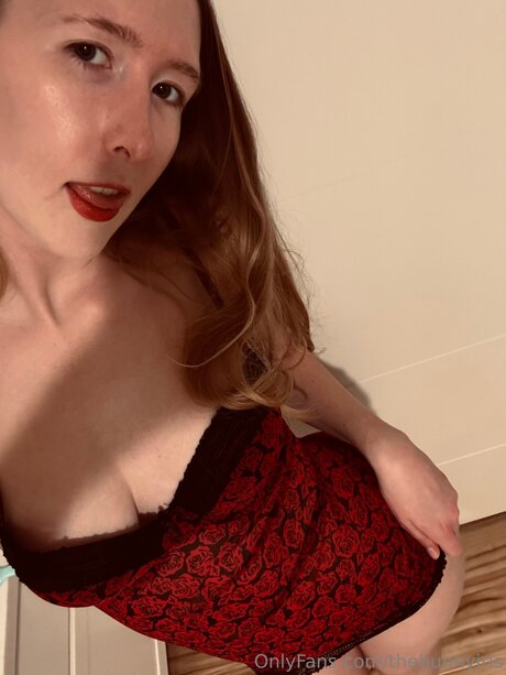 Thebunnyiris sexy actress img