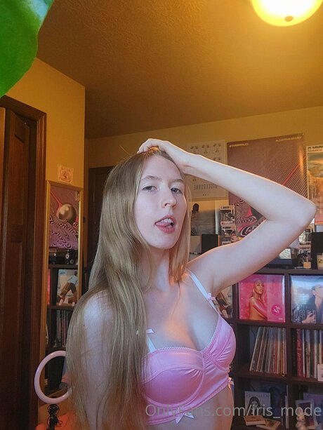 Thebunnyiris model free archive