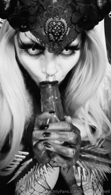 Empressovhell nudes star photo