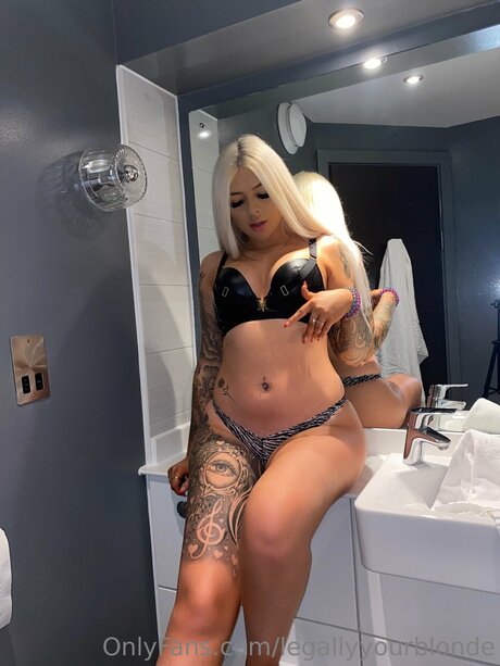 Legallyyourblonde model porn photo