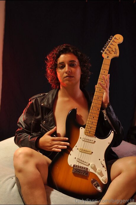 Biggerclit model art pictures