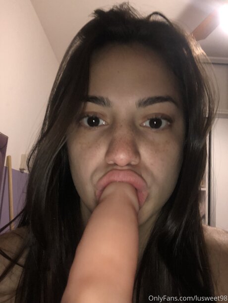 Lusweet98 model picture