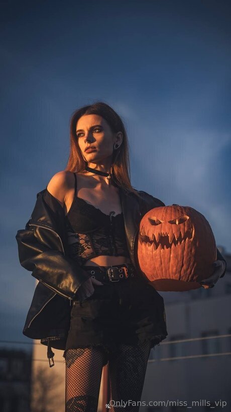 Miss Mills Vip model beautiful pic