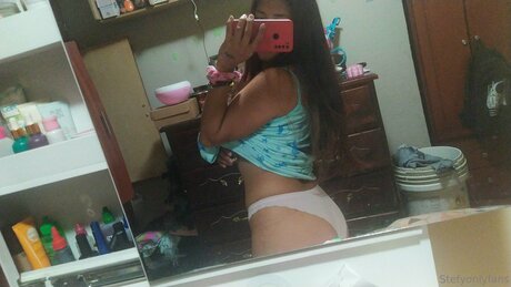 Esteffany01 hot actress image