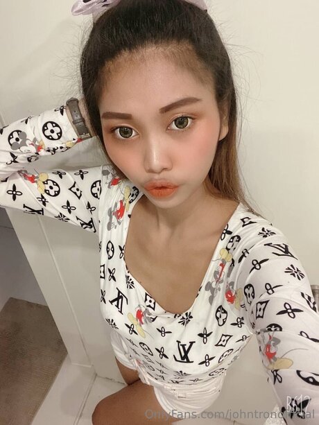 Johntronofficial pretty actress photo