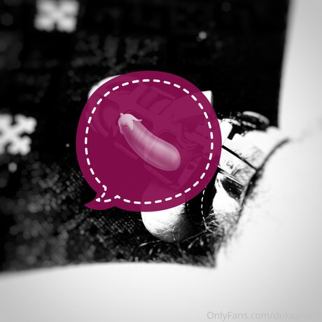Dukealvine model hot photo