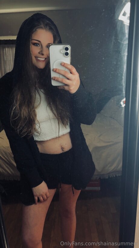 Shainasummerr model adult image