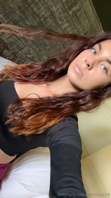Alexissss24 pornstar pretty image