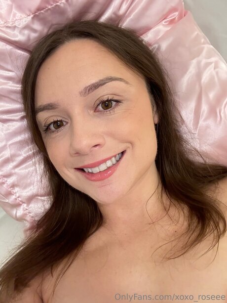 Xoxo Roseee star adult pic