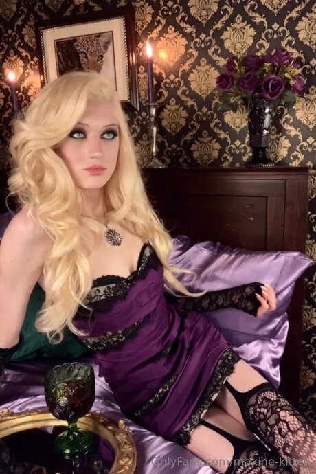 Maxinekitten star naked pics