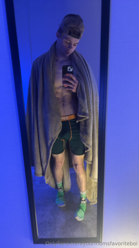 Yourmomsfavoriteboi top model pic