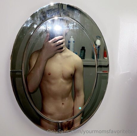 Yourmomsfavoriteboi pornstar naked pics