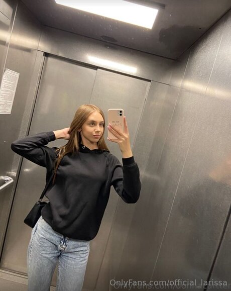 Official Larissa beautiful star img
