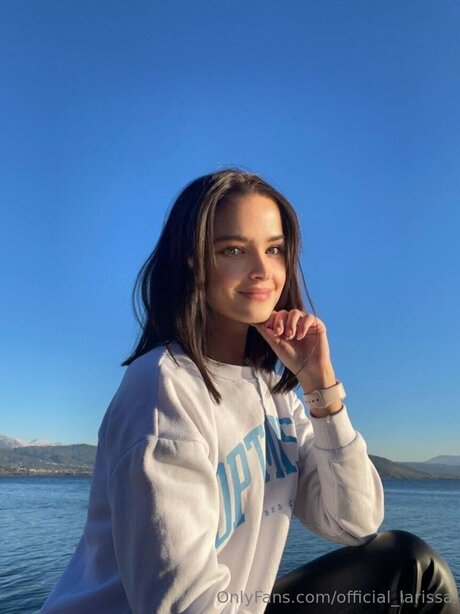 Official Larissa high quality actress pic