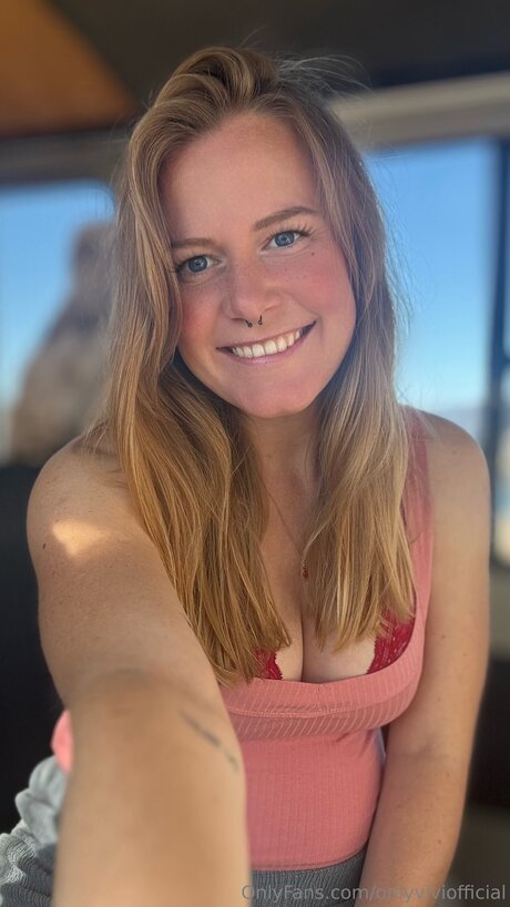 Onlyviviofficial model art photos