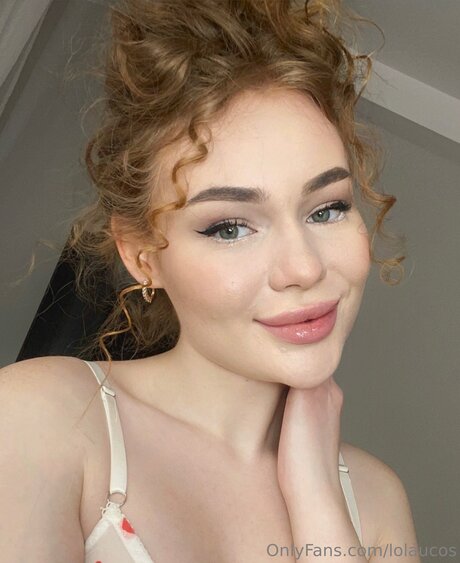 Lolaucos nude actress pic