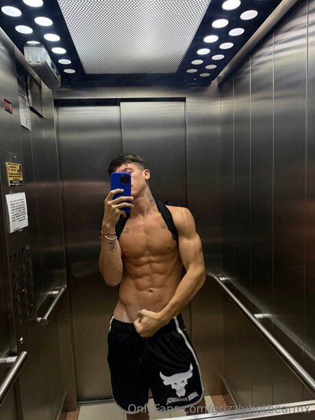 Grizzlyhotbearmx star naked photo