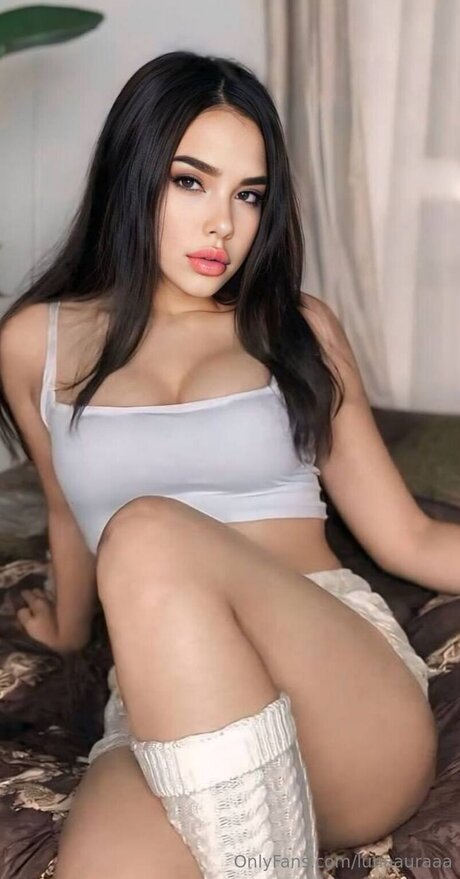 Lunaauraaa model adult img