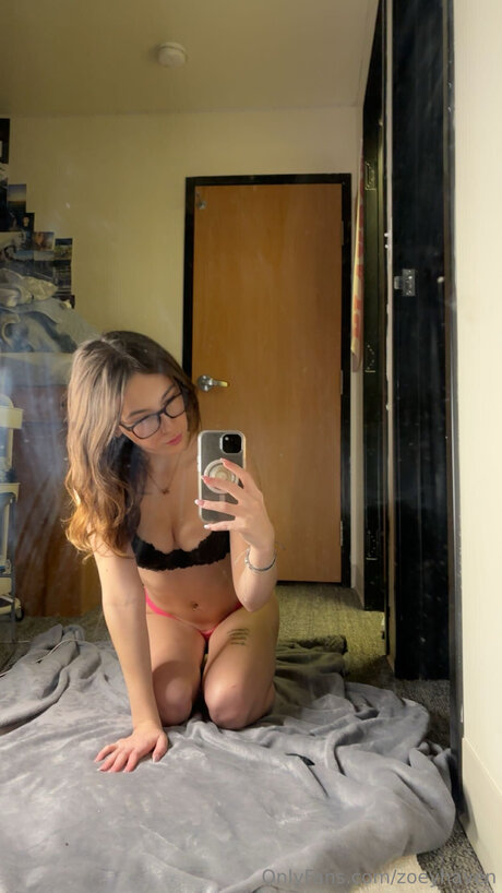 Zoeyhaven nude pornstar pic