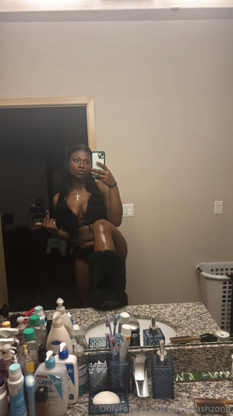 Killassplashzone model naked pic