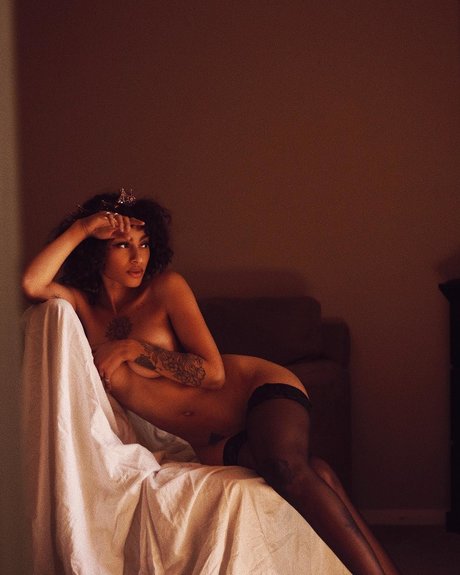Sunnibytch model erotic pics