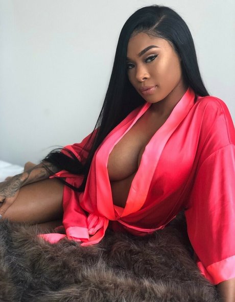 blonde mom onlyfans erotic images