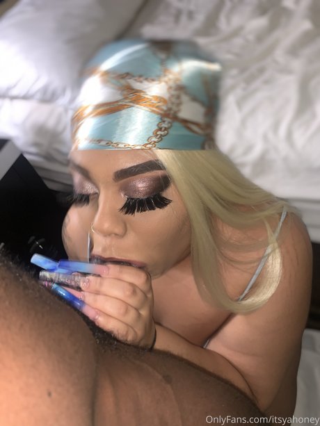 honeyytheeater pornstar exclusive picture