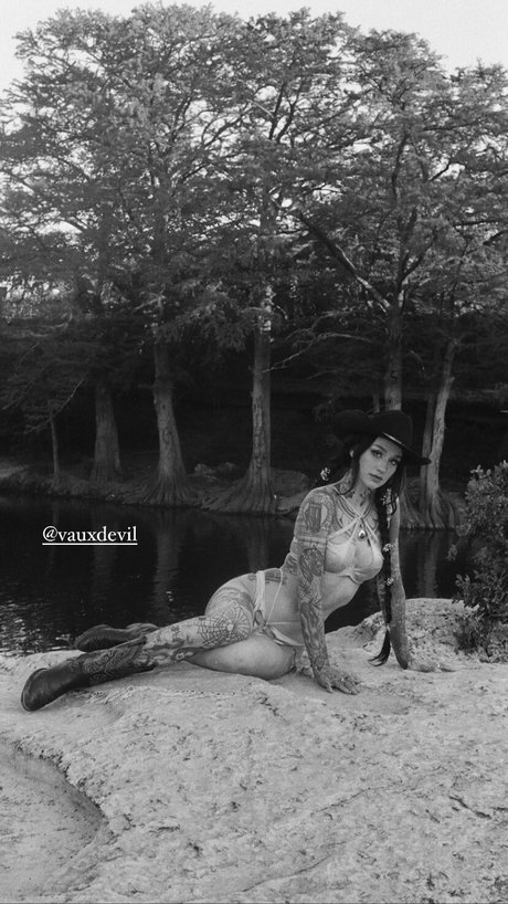 Emma Vauxdevil model sex pictures