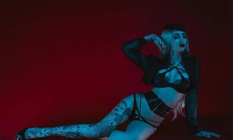 Emma Vauxdevil model nudes pics