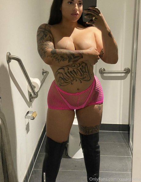 BIG BOOTY LATINA perfect model pic