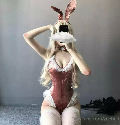 ZeeHell model naked picture