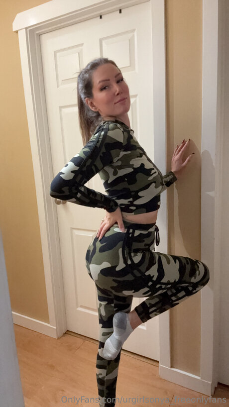 Sonyaswiftxo Myfreeone pretty pornstar pics