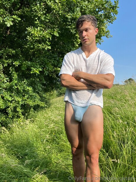 Bigbulgetom naked model photos