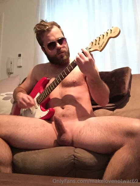Makelovenotwar69 star sexy photo