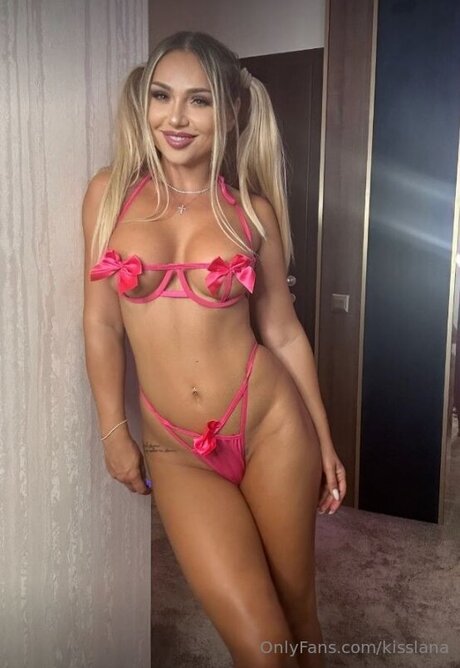 Kisslana model high quality image