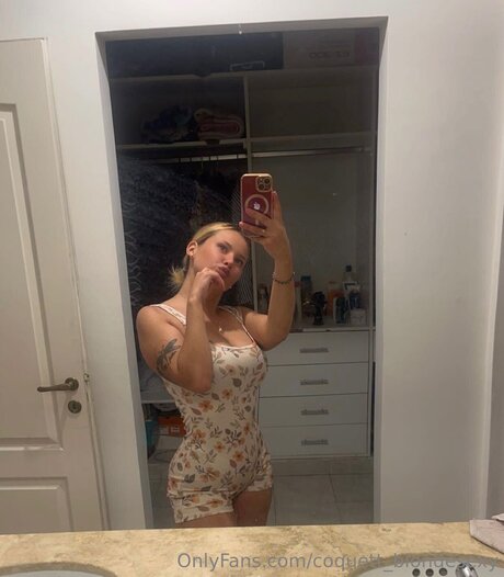 Coquett Blondesexy model pornographic pics